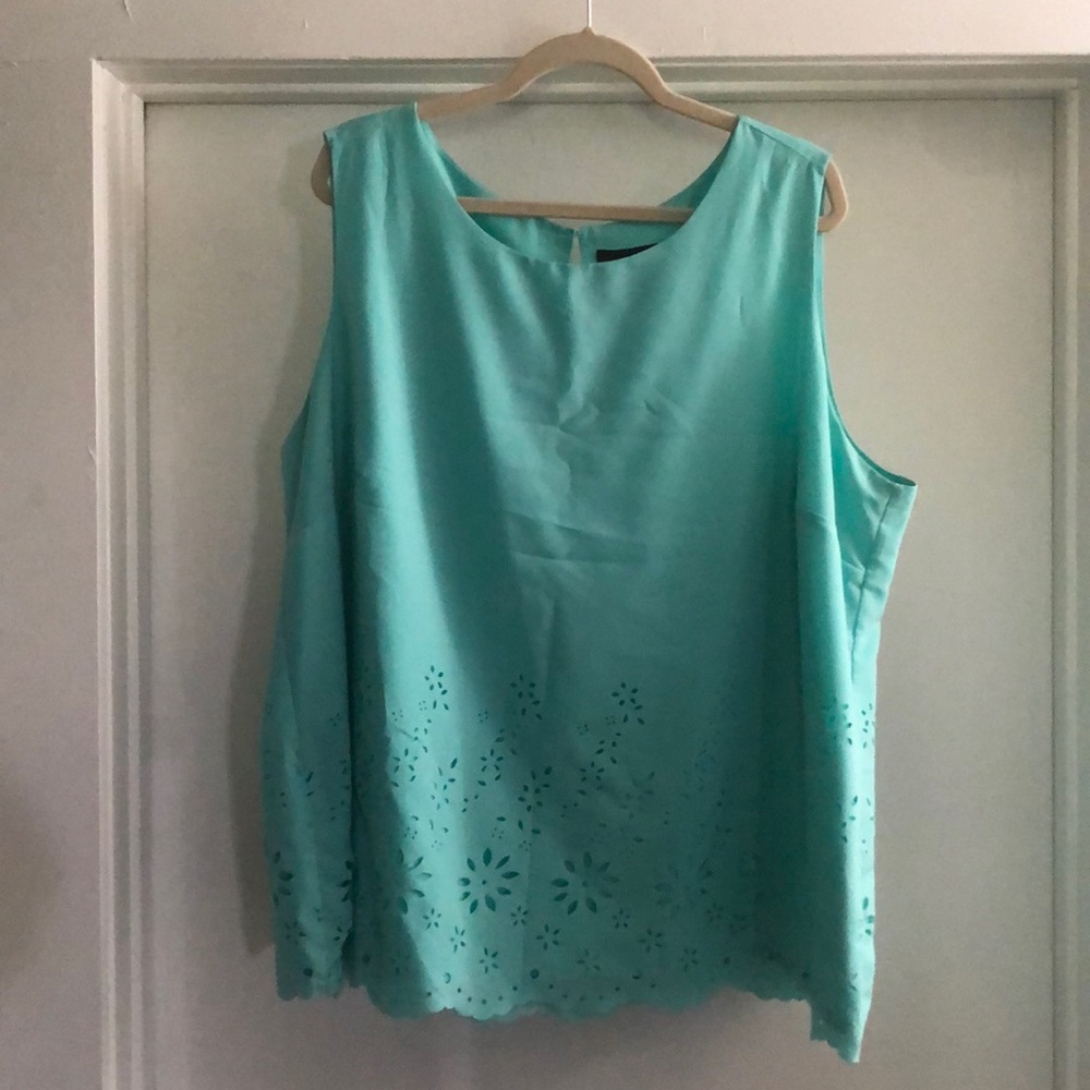 Women’s Sleeveless Blouse